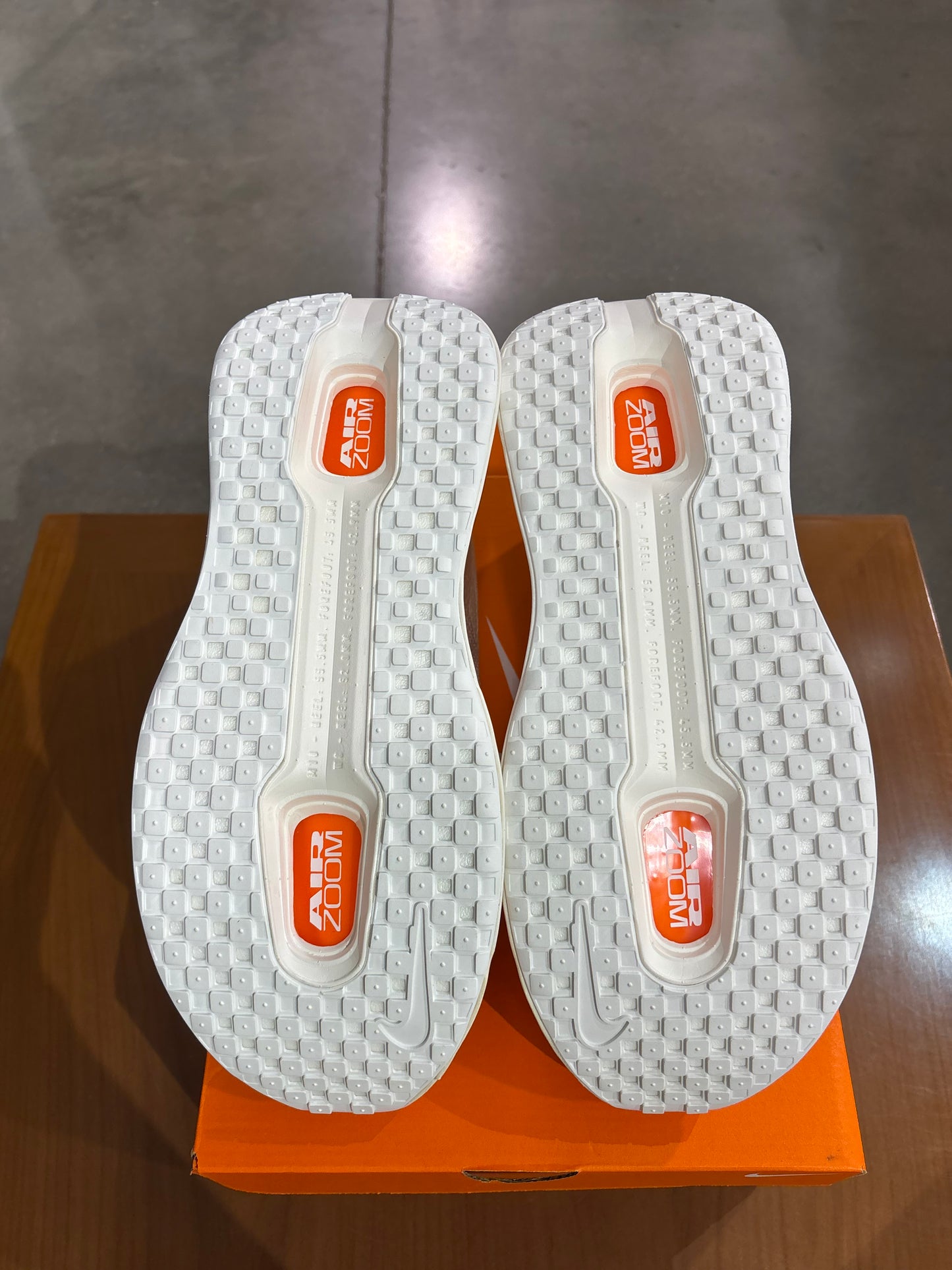 Nike Vomero Premium Sail Coconut Milk