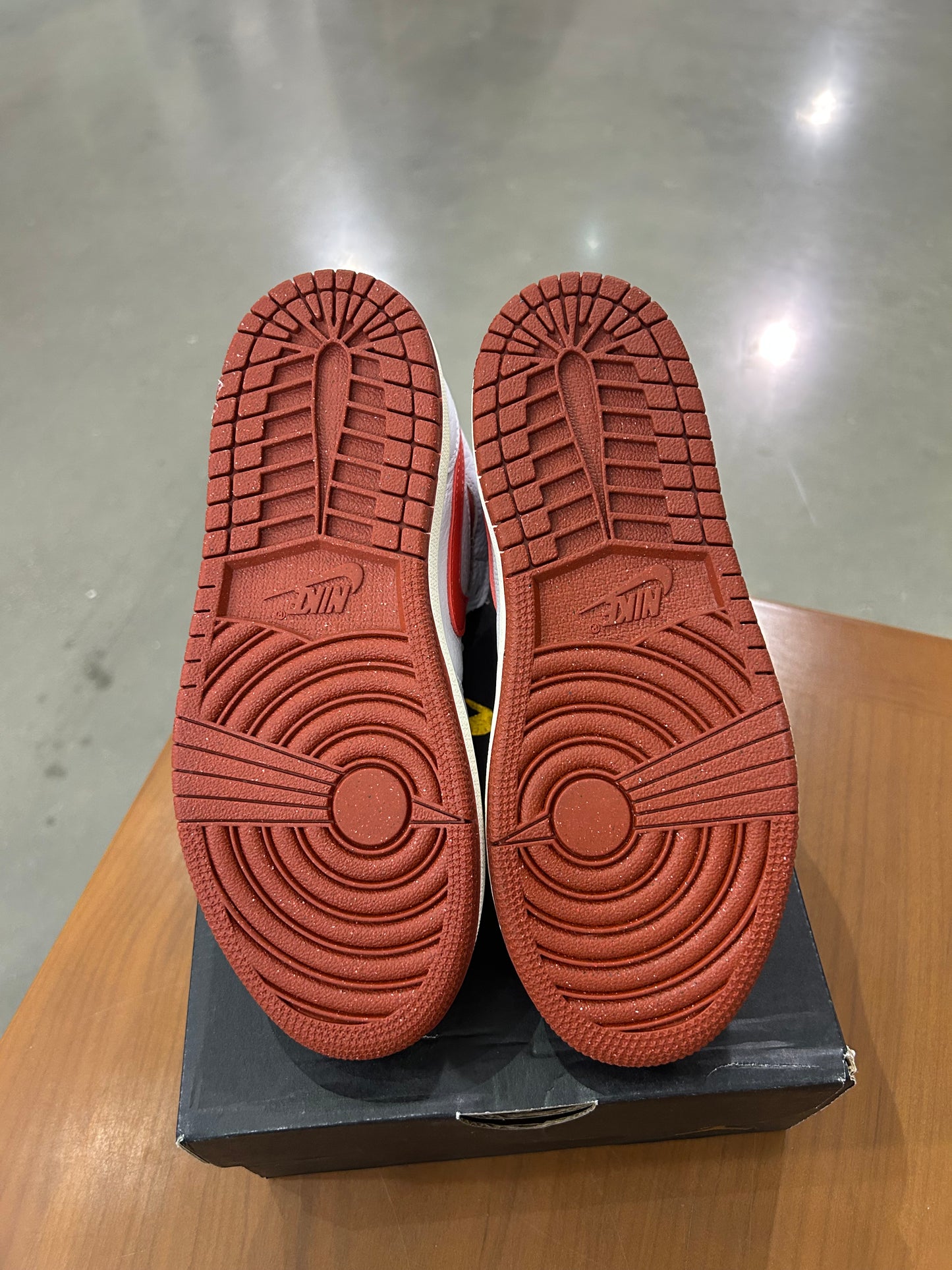 Air Jordan 1 Mid Light Dune