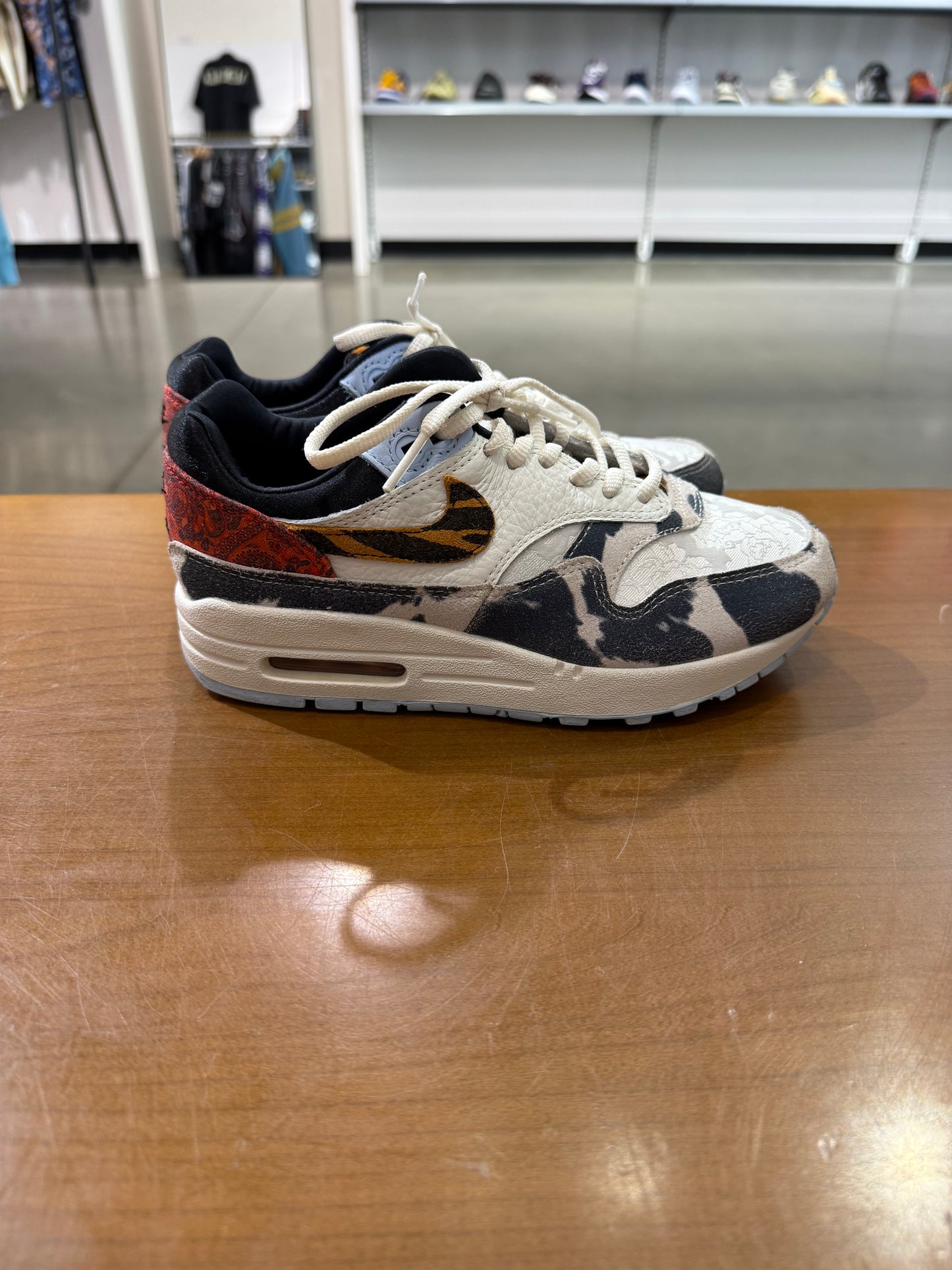 Preowned Air Max 1 Great Indoors