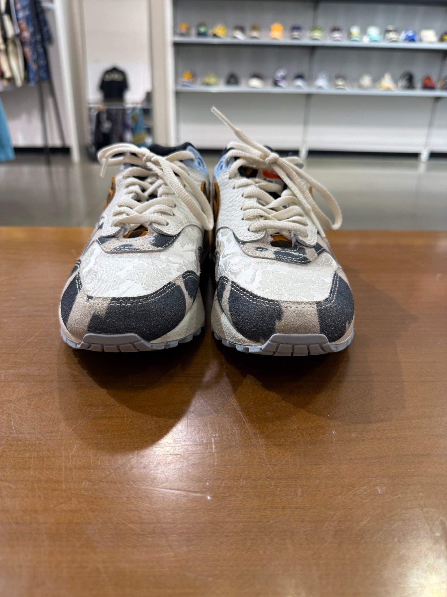 Preowned Air Max 1 Great Indoors