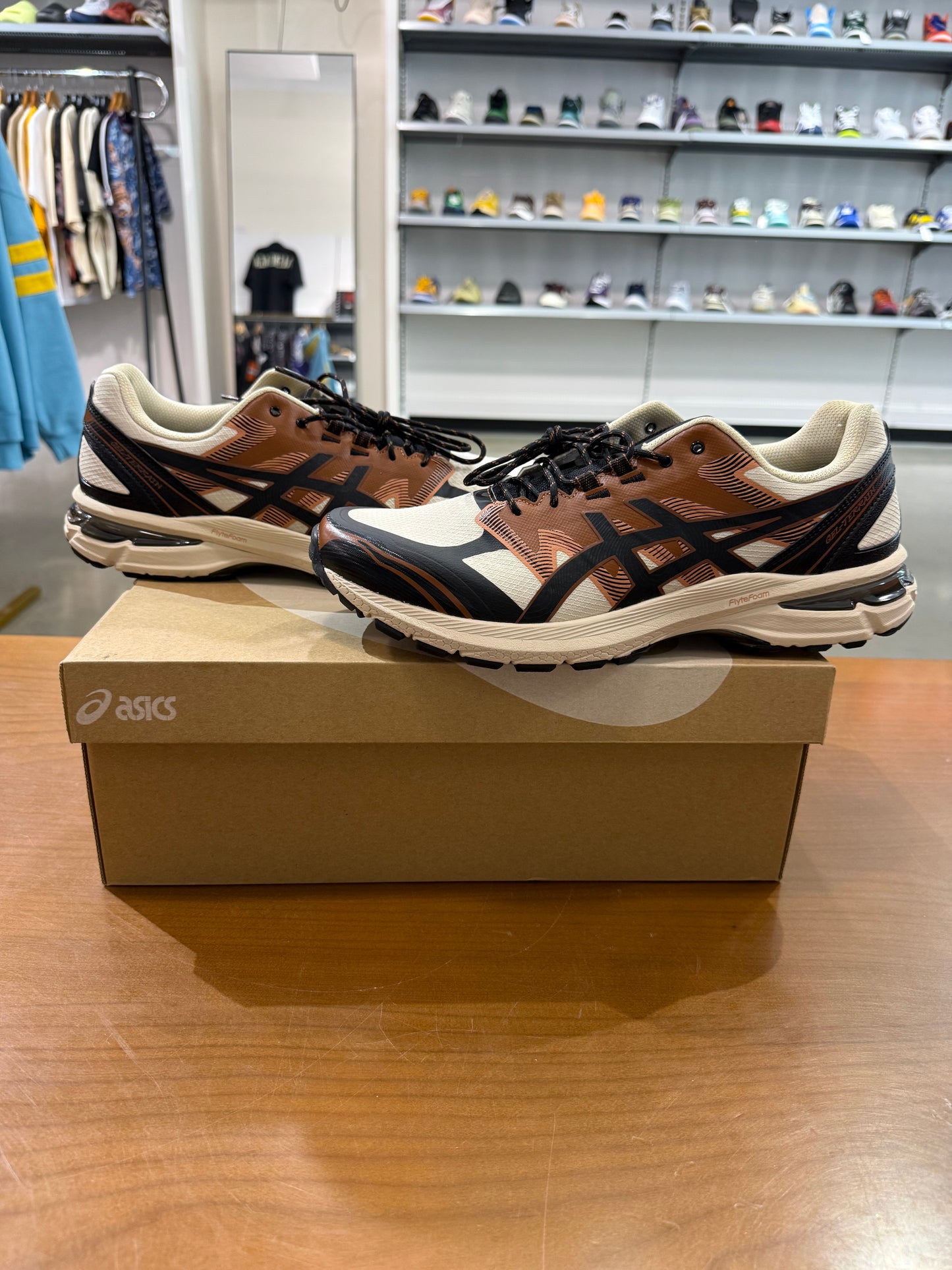 Preowned Asic Gel-Terrain Vanilla Black Copper