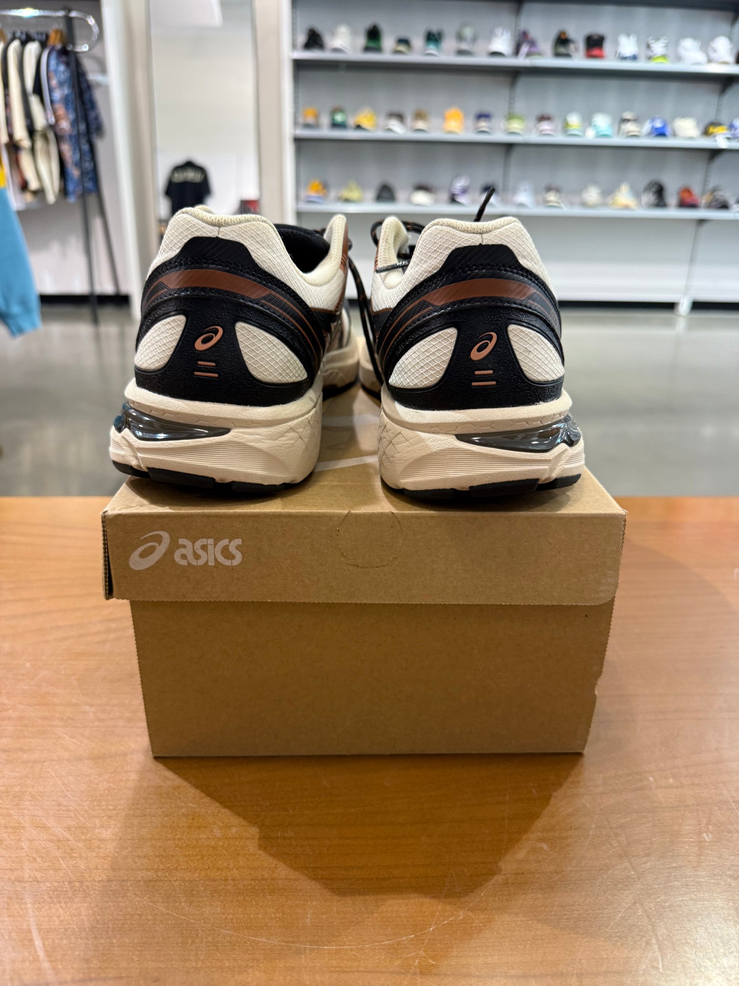 Preowned Asic Gel-Terrain Vanilla Black Copper