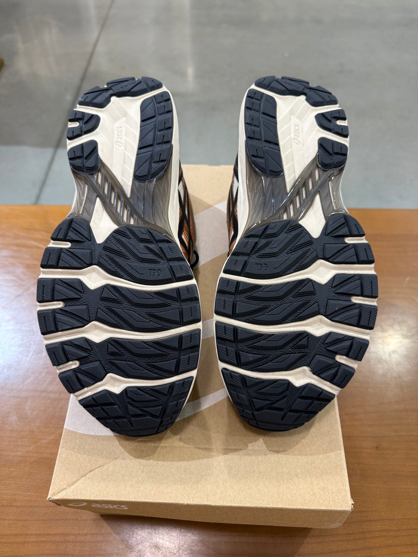 Preowned Asic Gel-Terrain Vanilla Black Copper