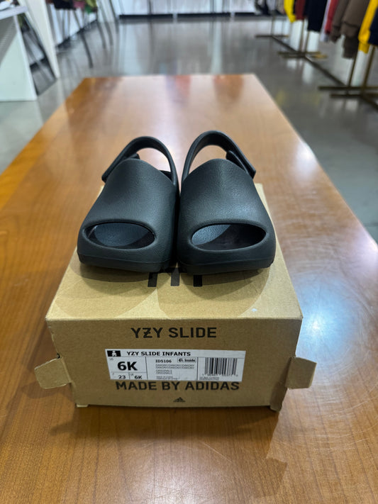 Yeezy Slide Dark Onyx
