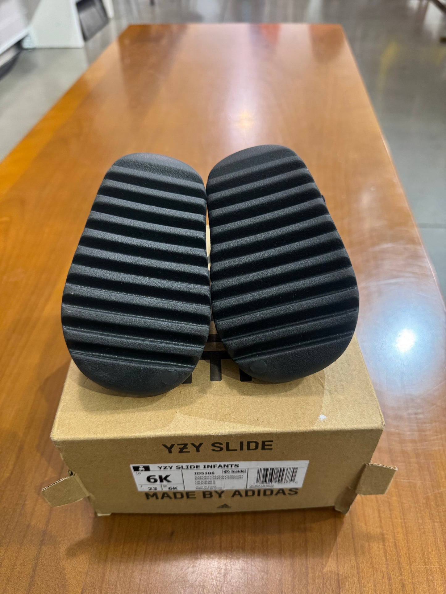Yeezy Slide Dark Onyx