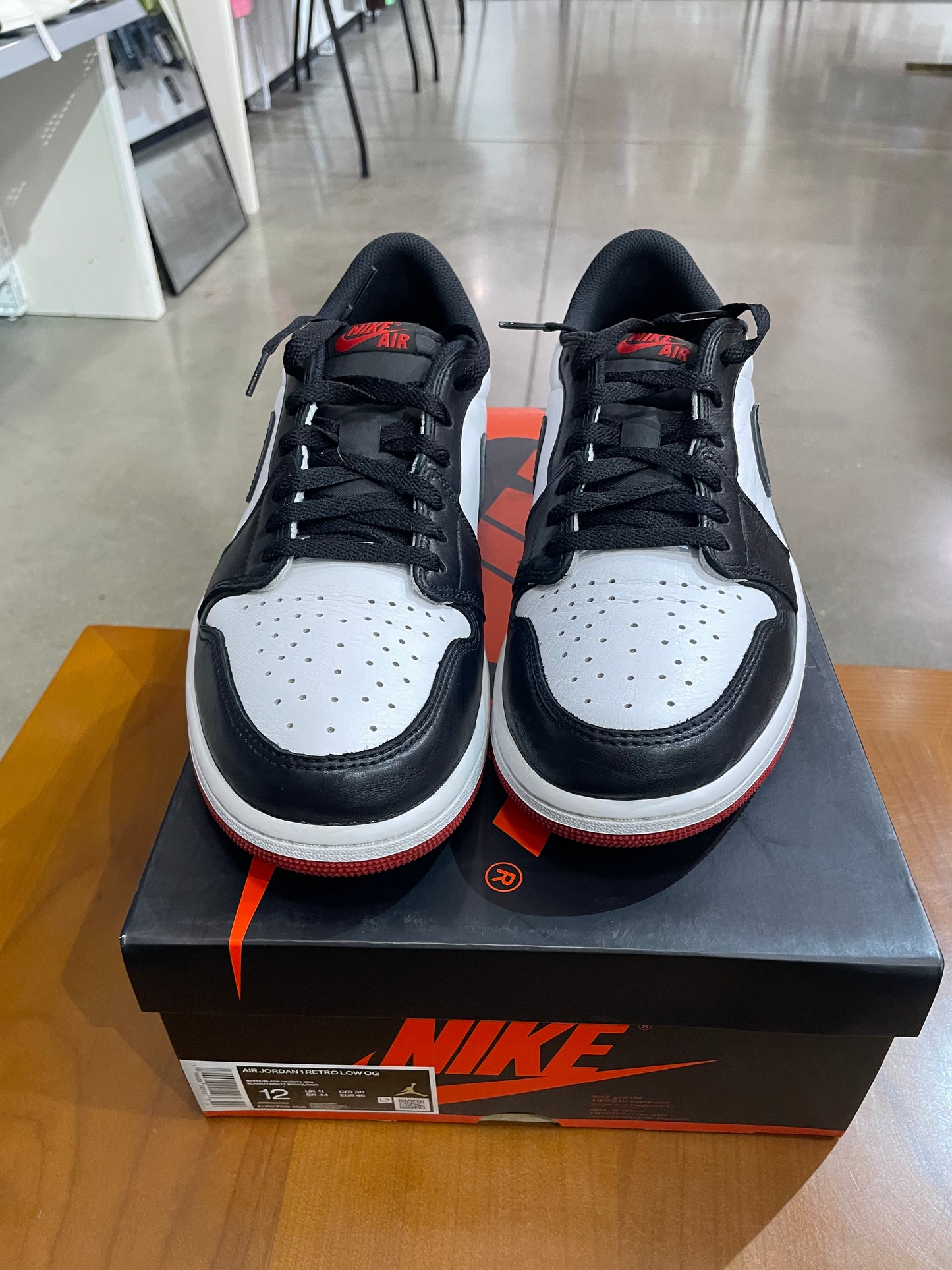 Preowned Air Jordan 1 Low Black Toe