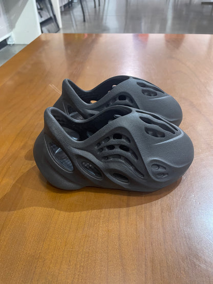Preowned Yeezy Foam Runner Onyx