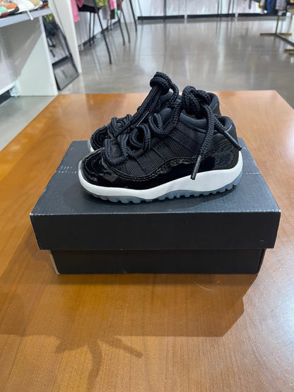 Preowned Air Jordan 11 Low Space Jam