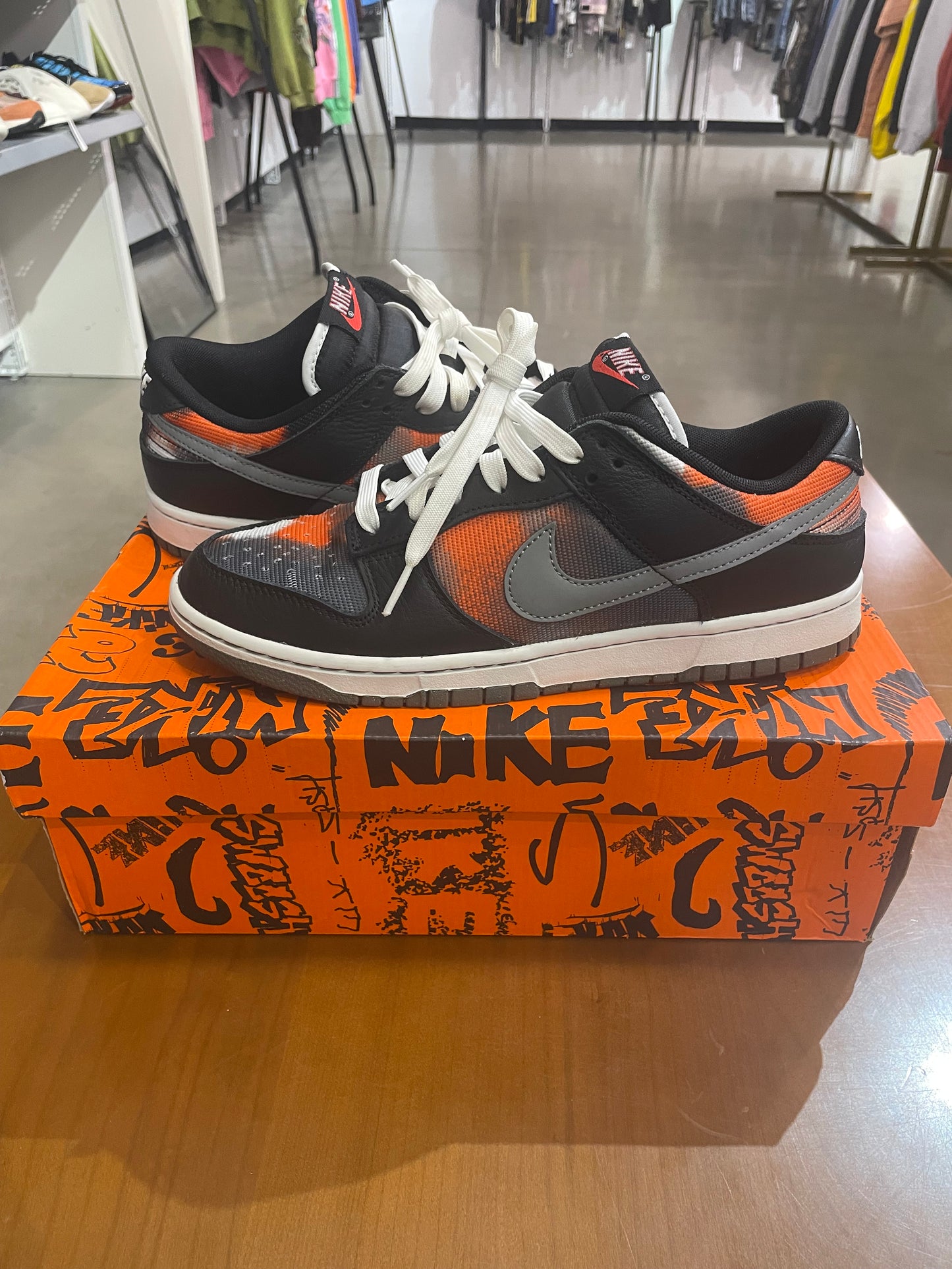 Preowned Nike Dunk Low Graffiti