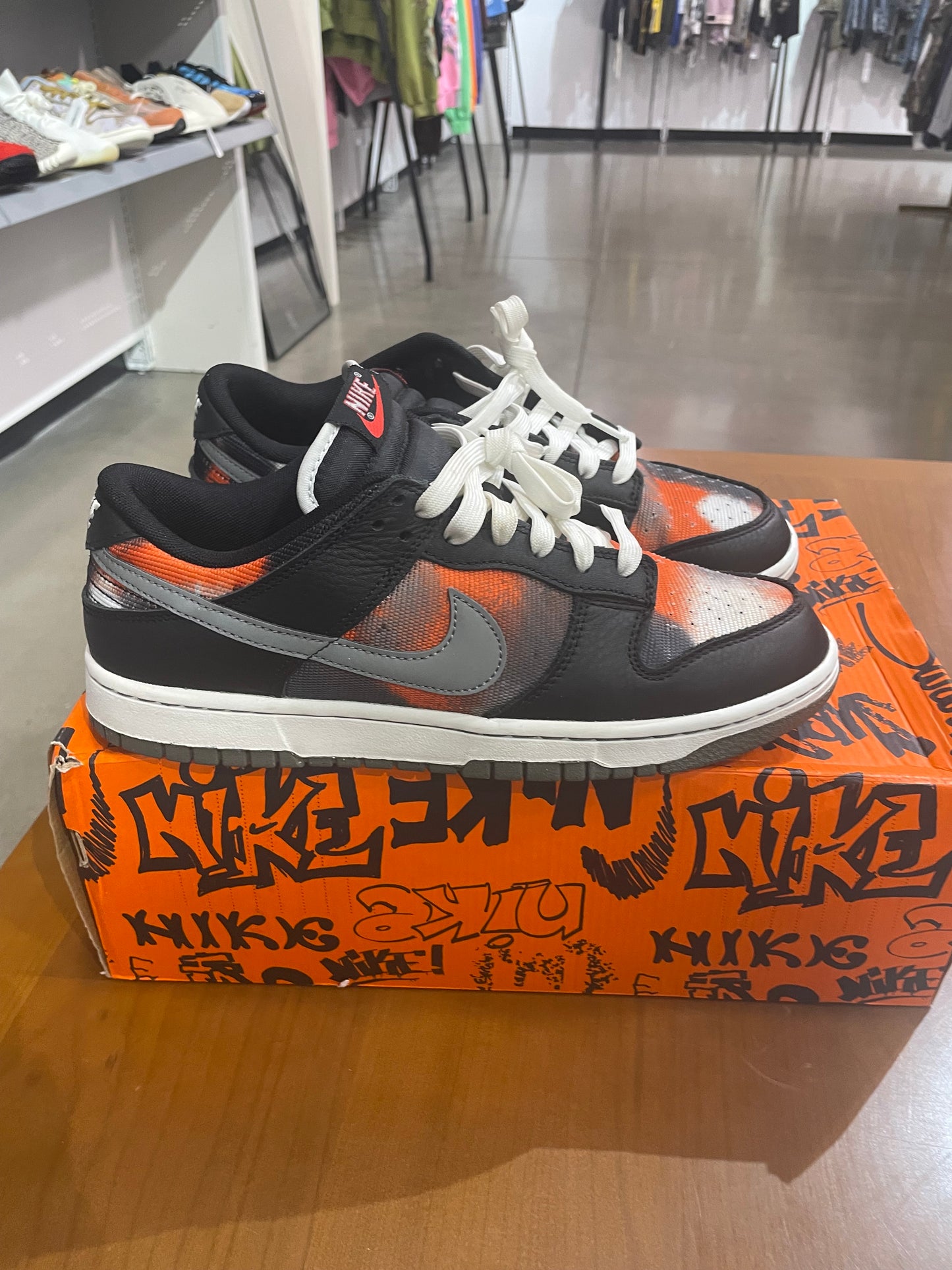 Preowned Nike Dunk Low Graffiti