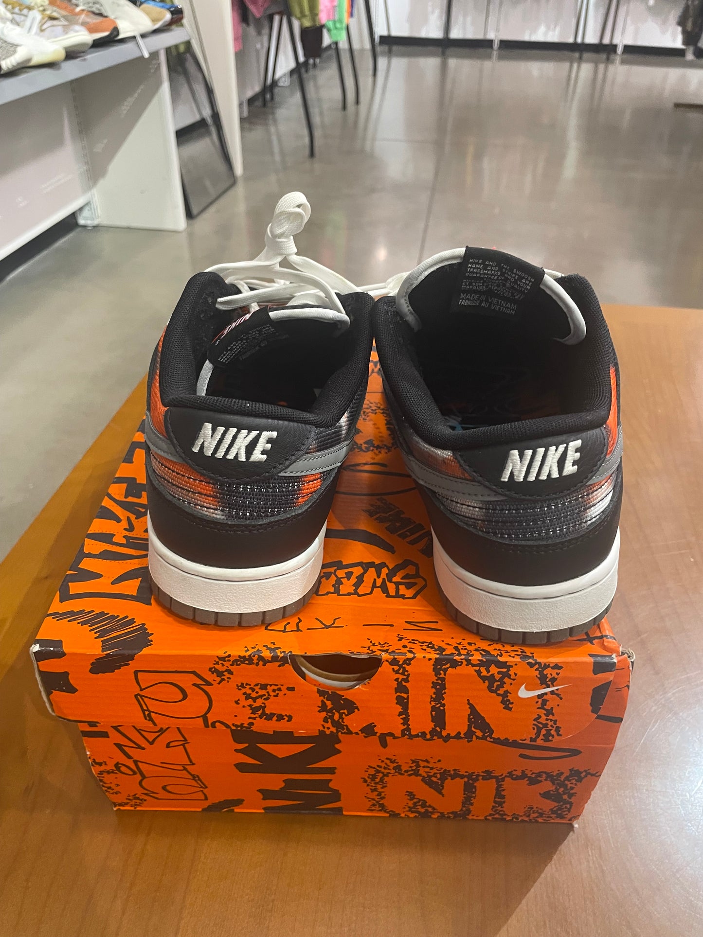 Preowned Nike Dunk Low Graffiti