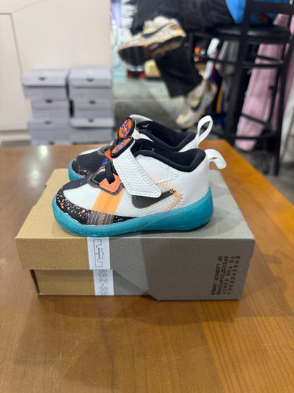 Nike LeBron 18 Low Summit White Space Jam