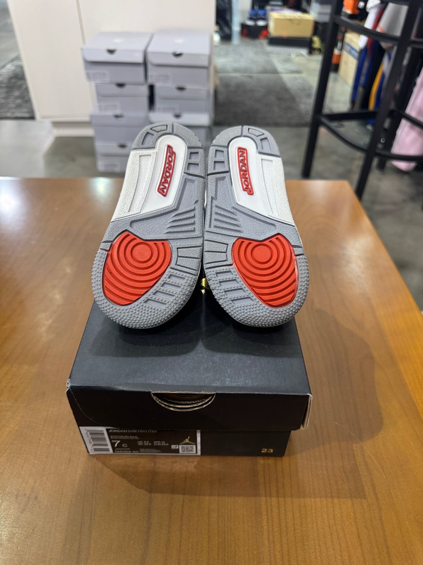 Preowned Jordan 3 Fire Red