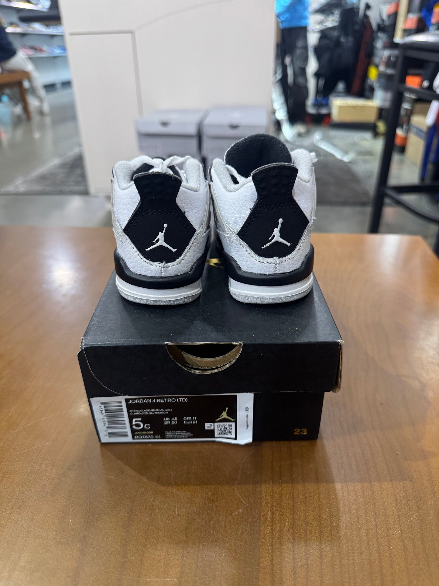 Preowned Air Jordan 4 Military Black