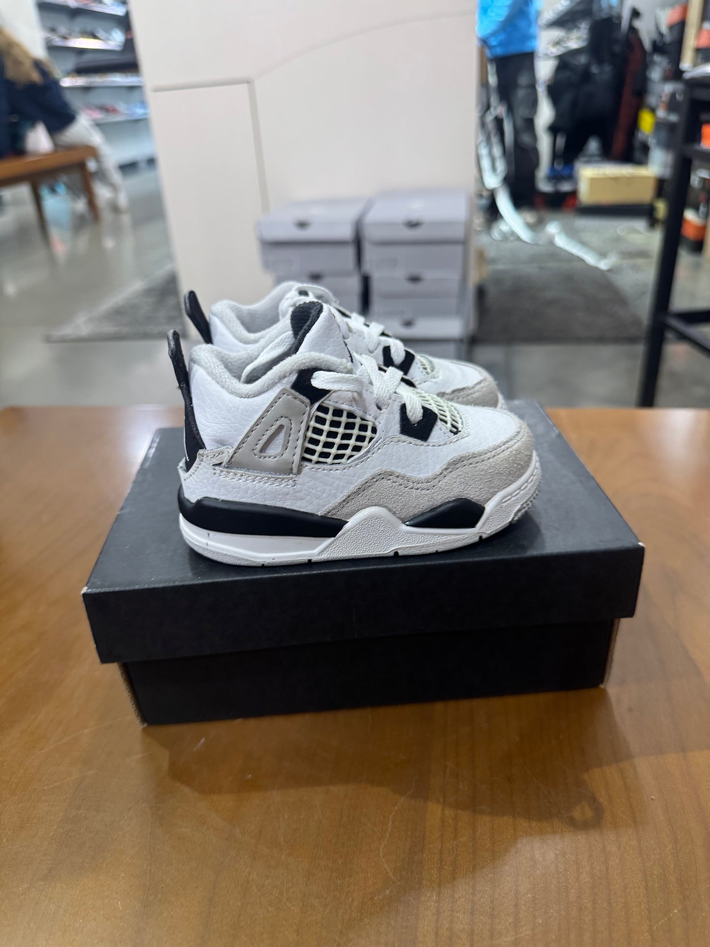 Preowned Air Jordan 4 Military Black