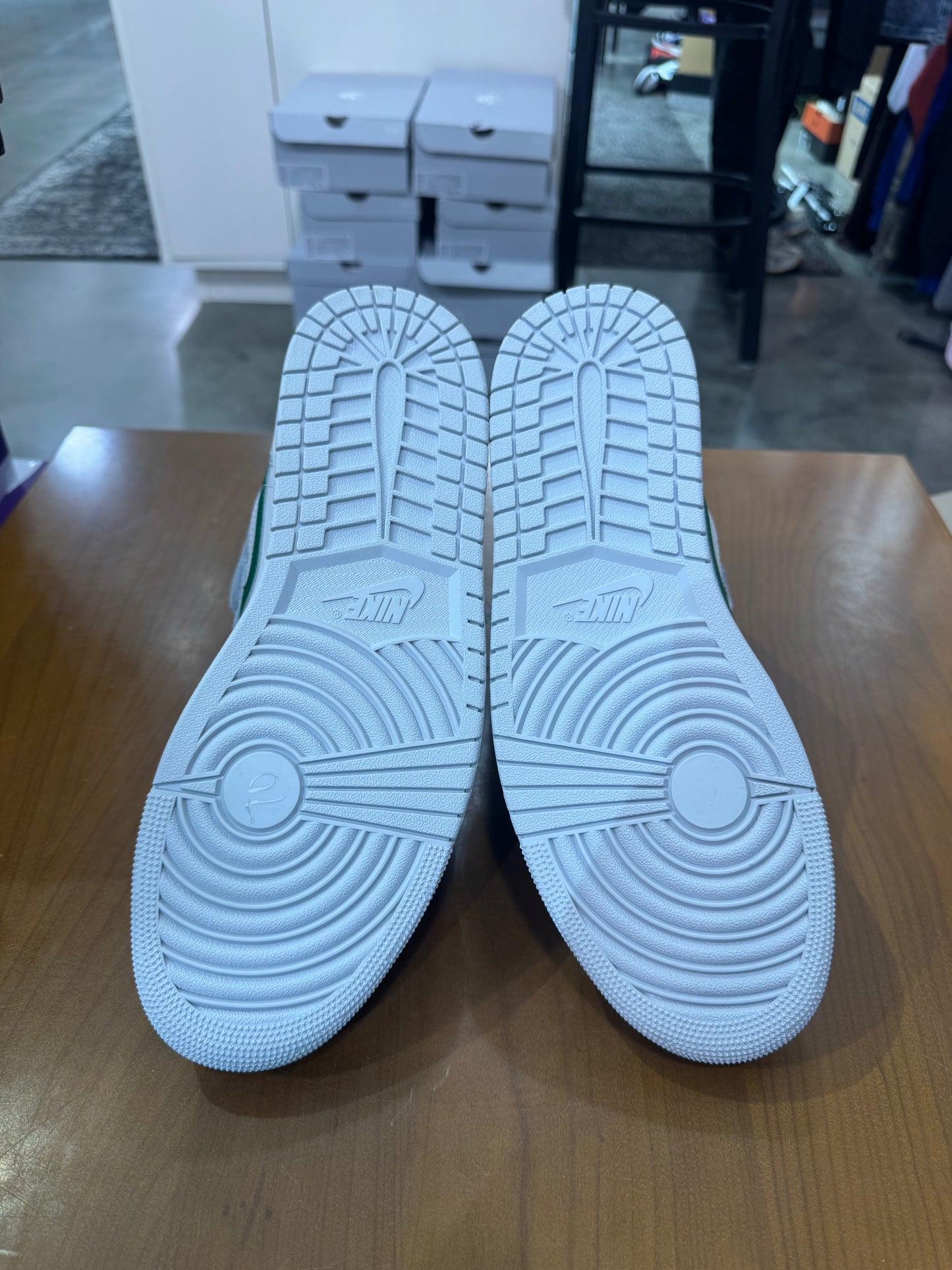 Air Jordan 1 Mid White Pure Platinum Pine Green