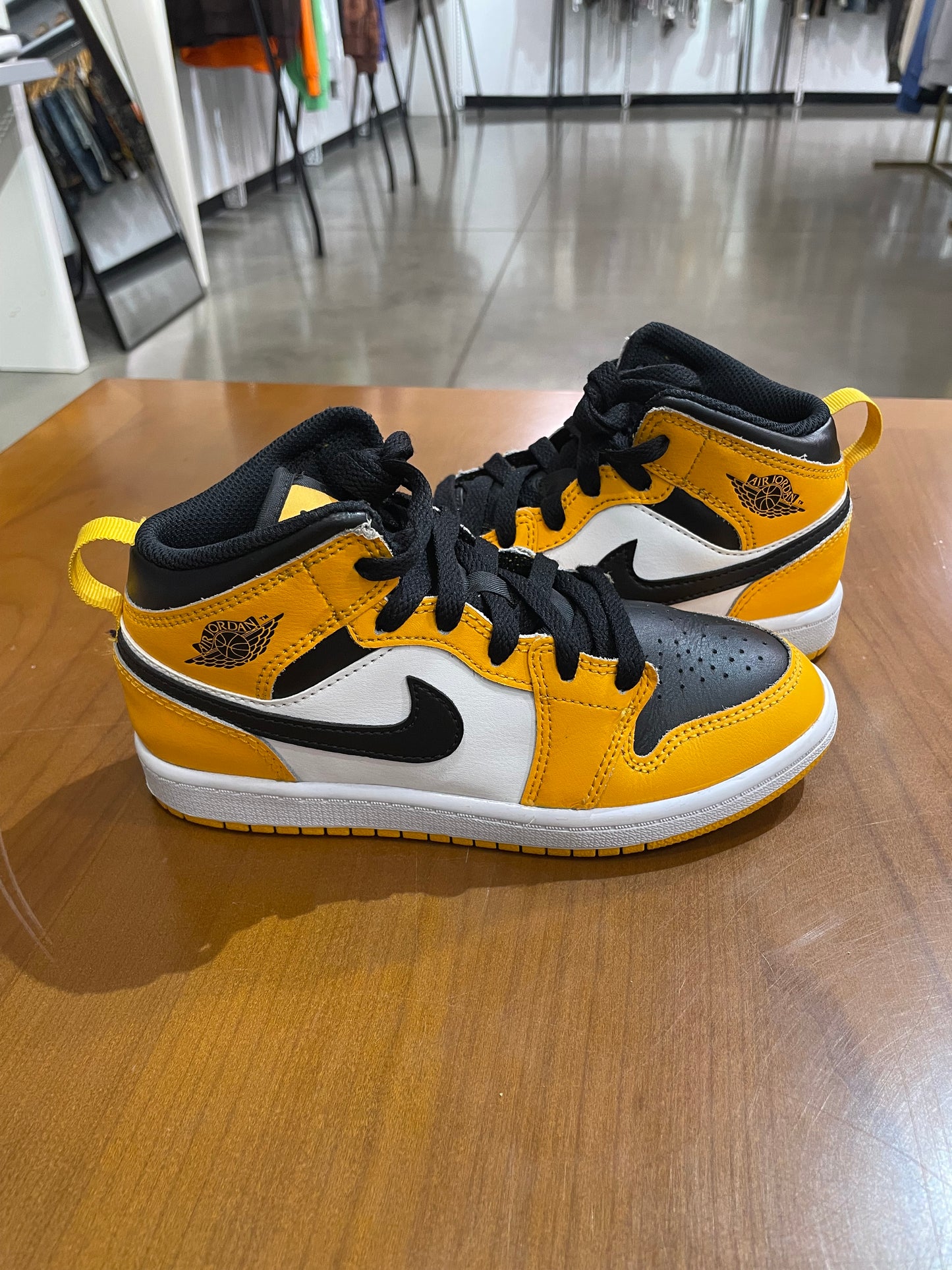 Preowned Air Jordan 1 Mid Taxi