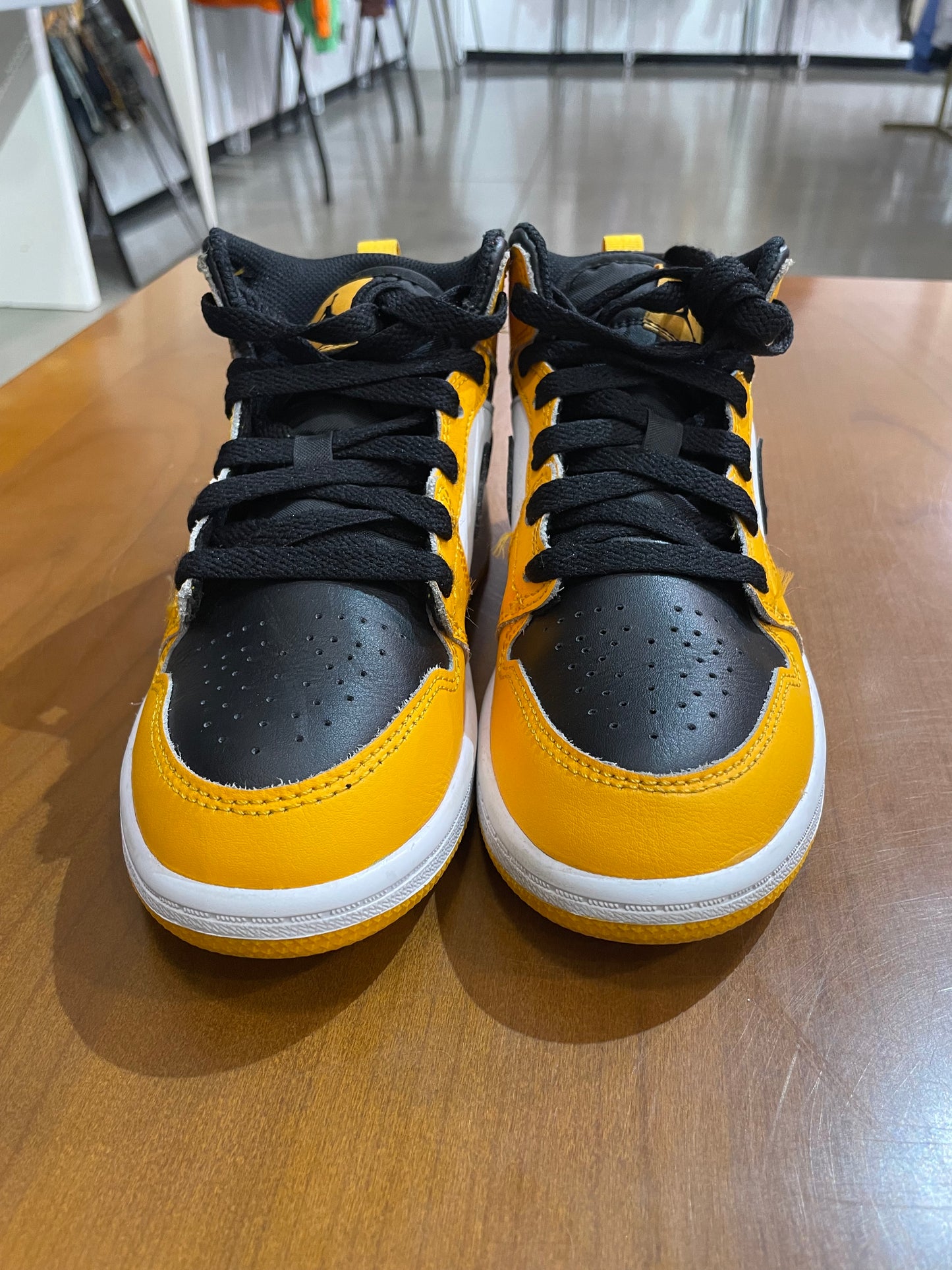 Preowned Air Jordan 1 Mid Taxi
