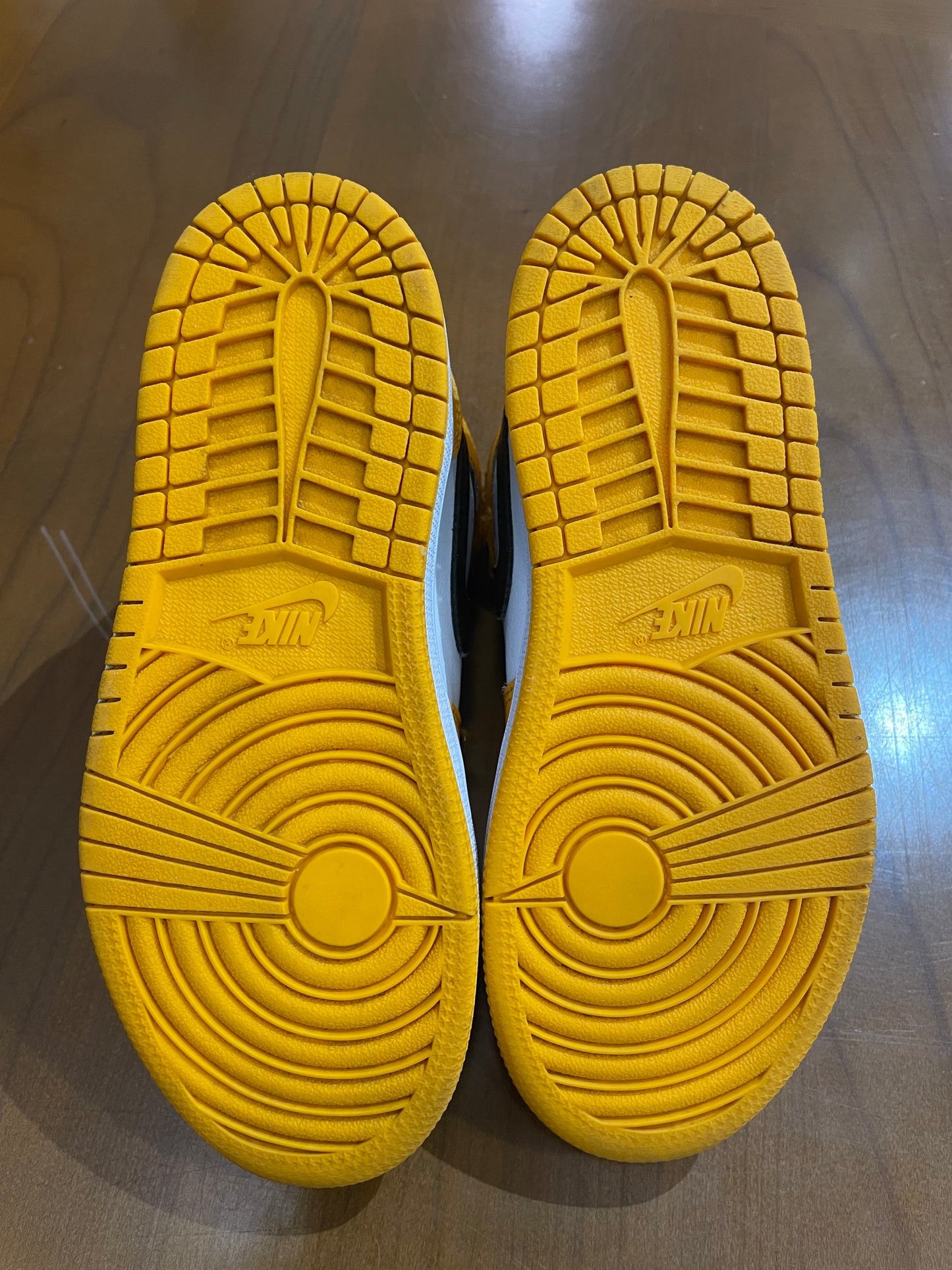 Preowned Air Jordan 1 Mid Taxi