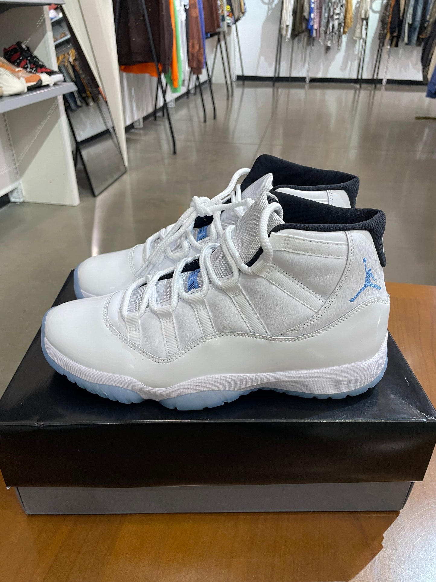 Preowned Air Jordan 11 Legend Blue