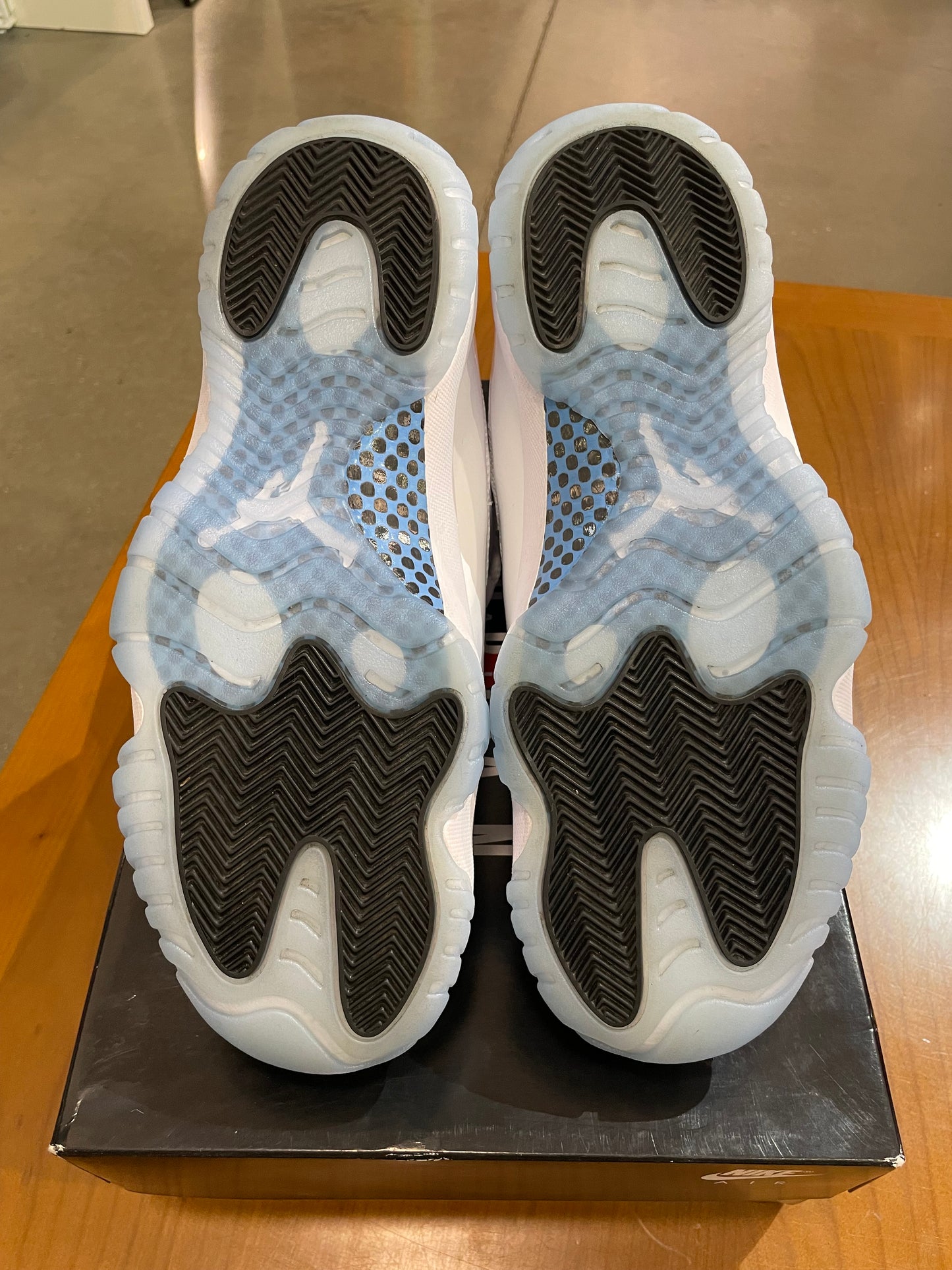 Preowned Air Jordan 11 Legend Blue