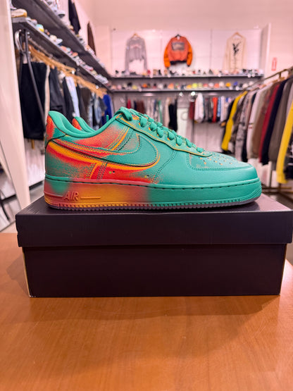 BRAND NEW Nike Air Force 1 Low Stadium Green Crimson SIZE 10