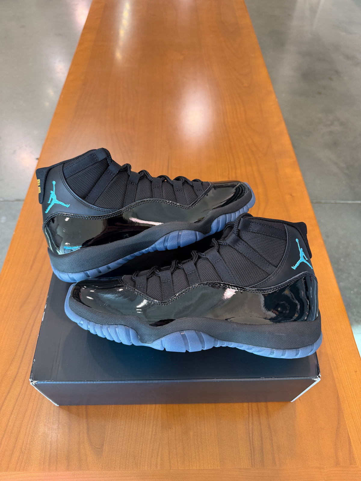 BRAND NEW Air Jordan 11 Gamma SIZE 9