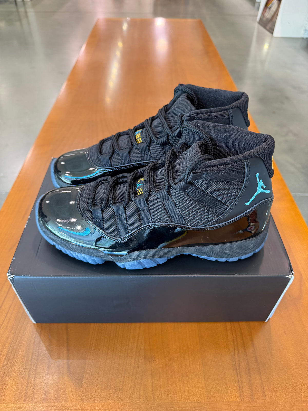 BRAND NEW Air Jordan 11 Gamma SIZE 9