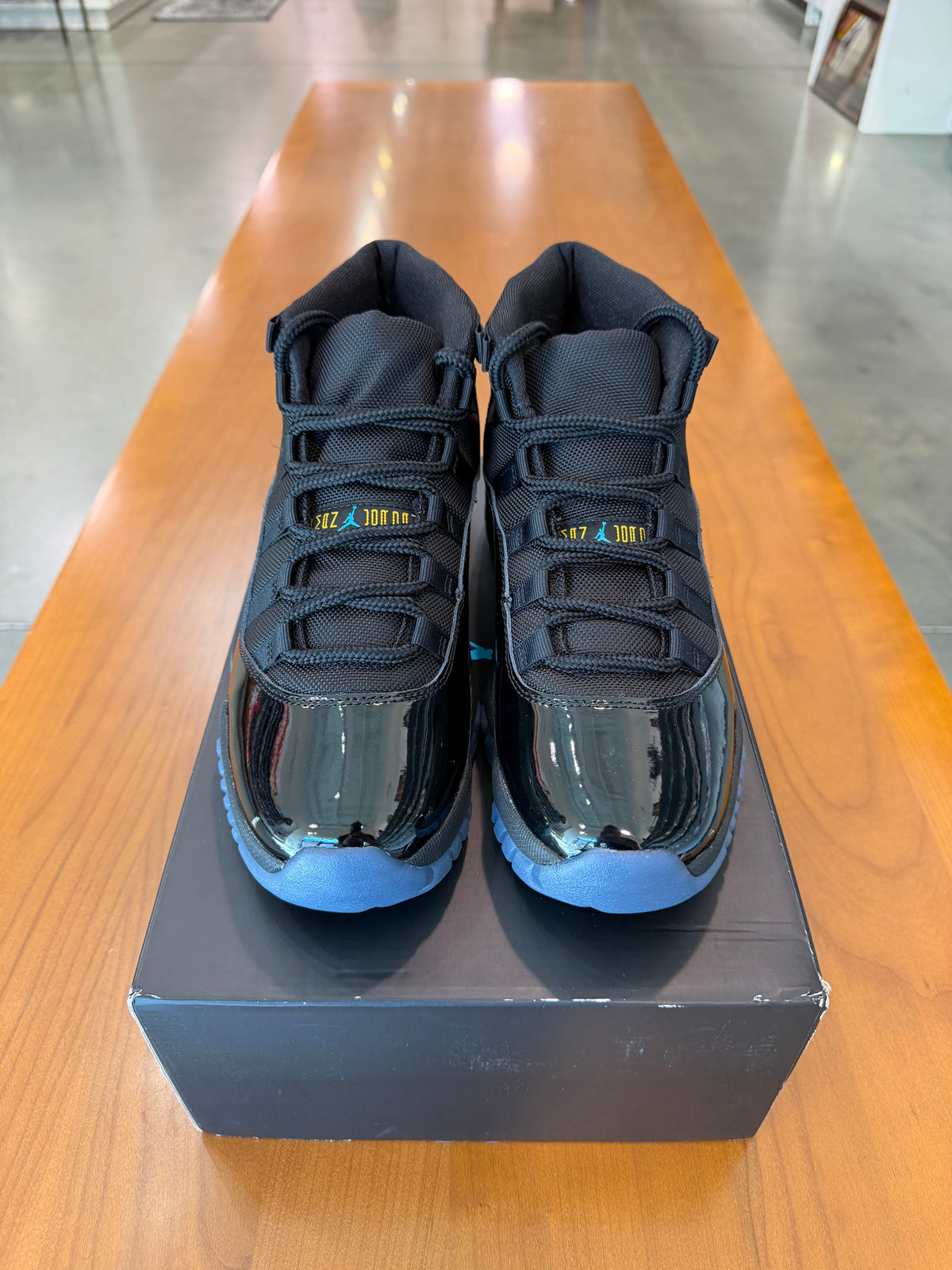 BRAND NEW Air Jordan 11 Gamma SIZE 9
