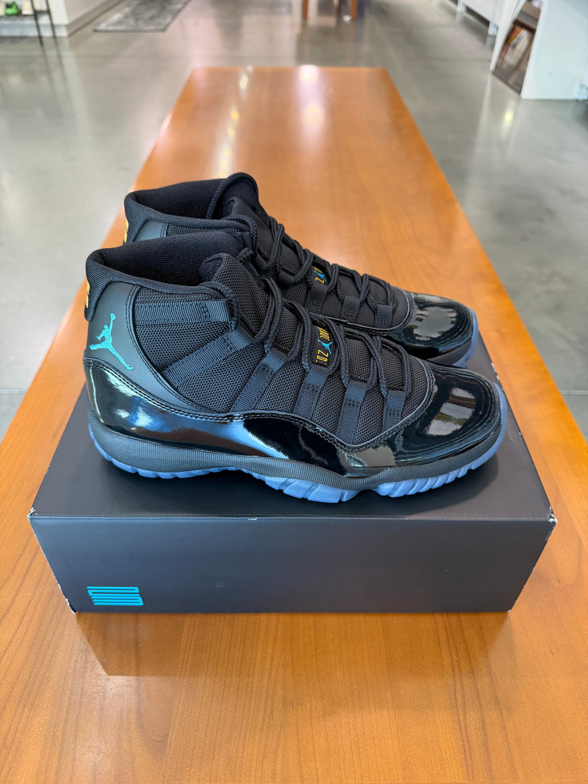 BRAND NEW Air Jordan 11 Gamma SIZE 9