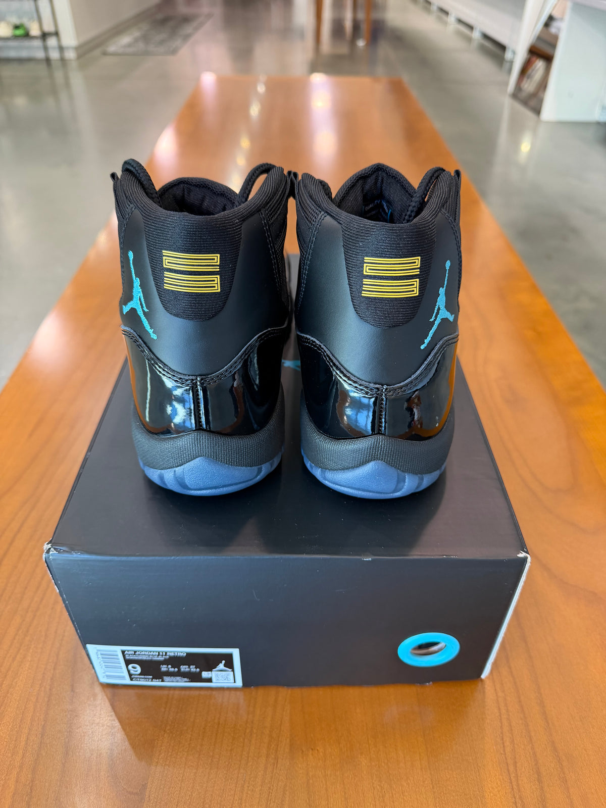 BRAND NEW Air Jordan 11 Gamma SIZE 9
