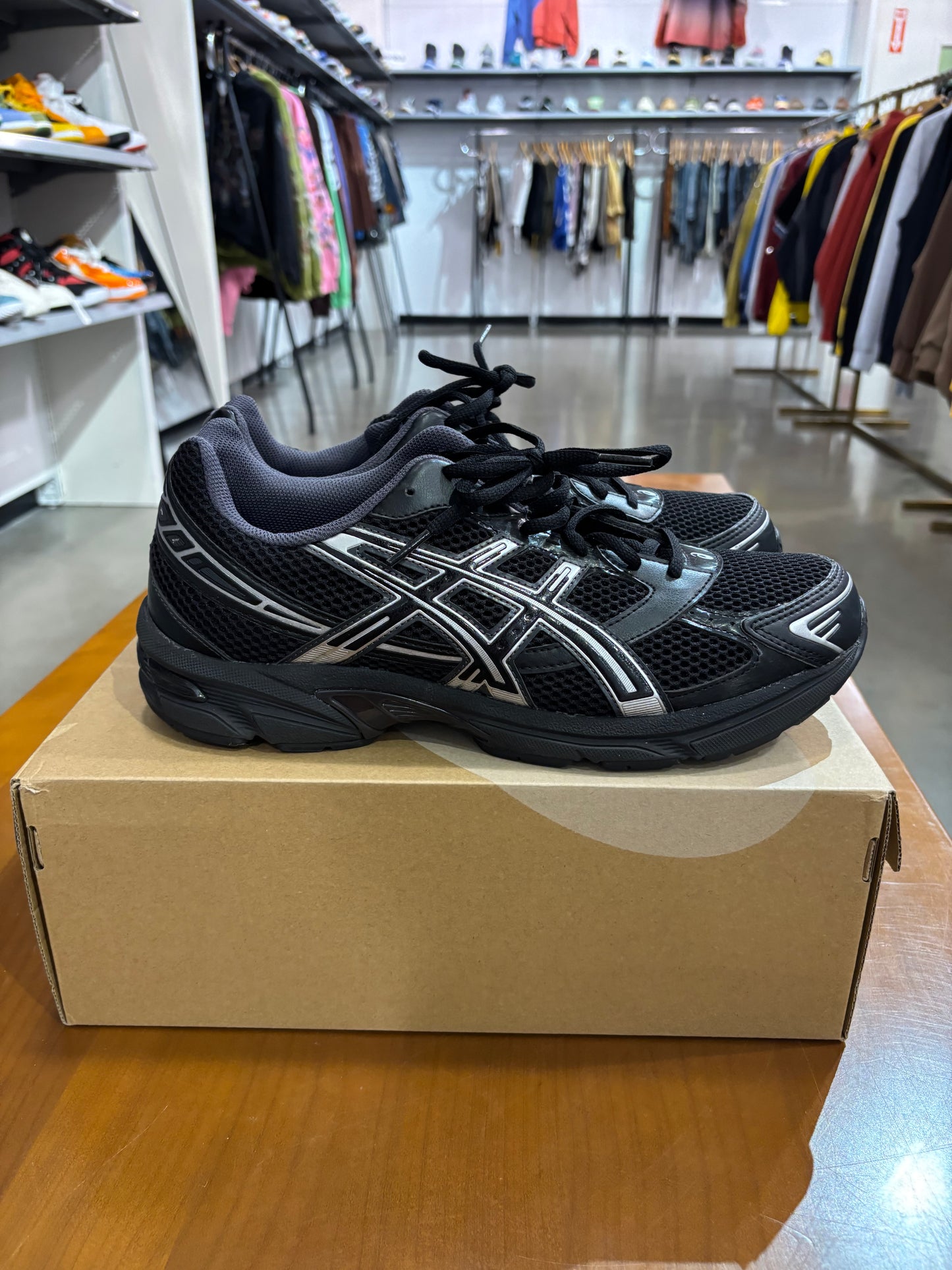 Preowned Asic 1130 Black Silver