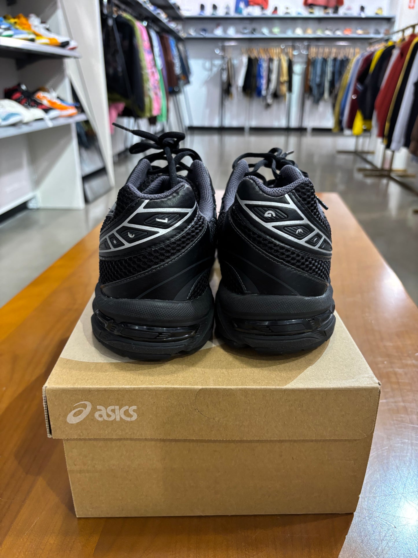 Preowned Asic 1130 Black Silver