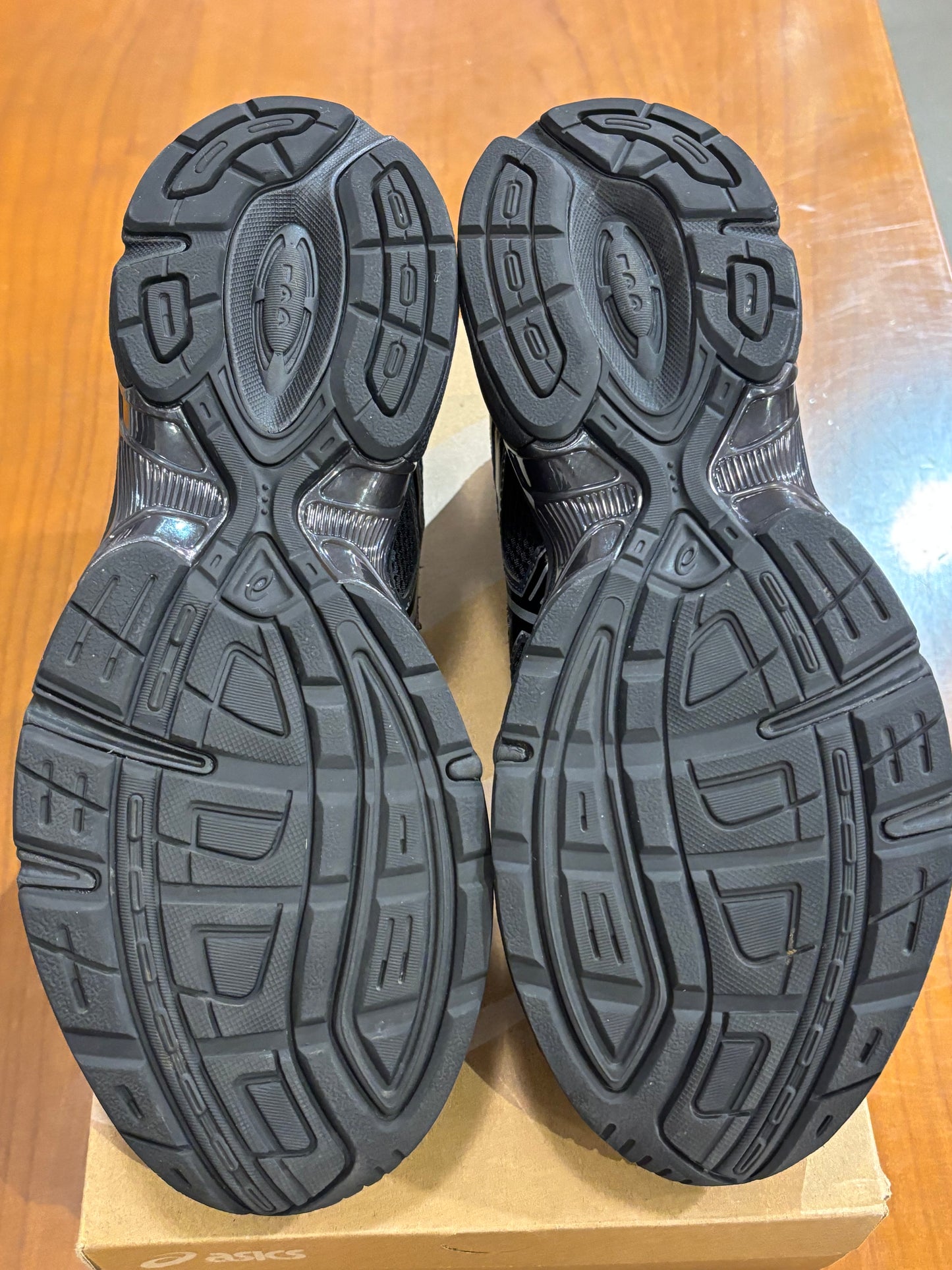 Preowned Asic 1130 Black Silver