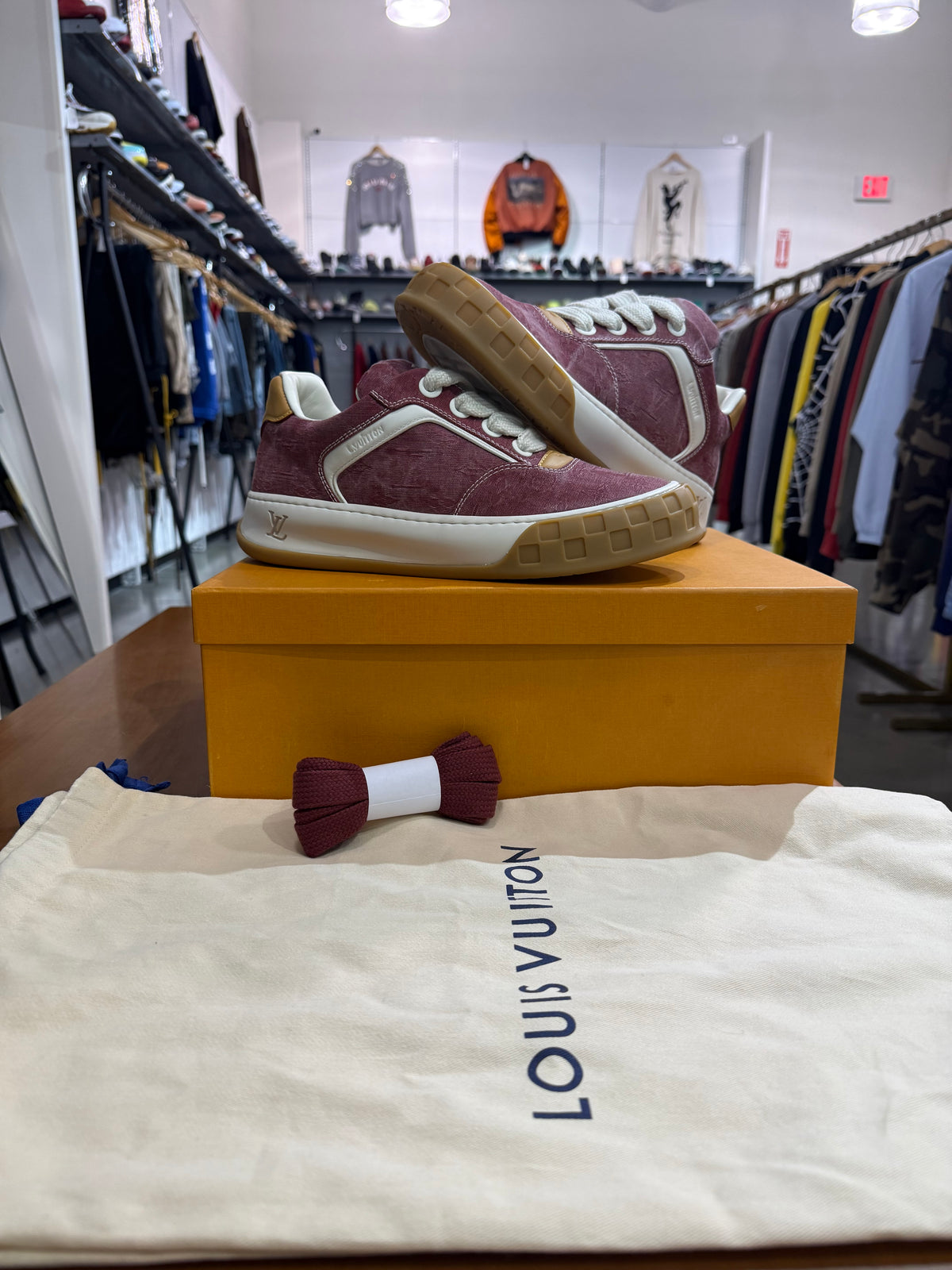 Preowned Louis Vuitton Tilted Sneaker 1AKN74