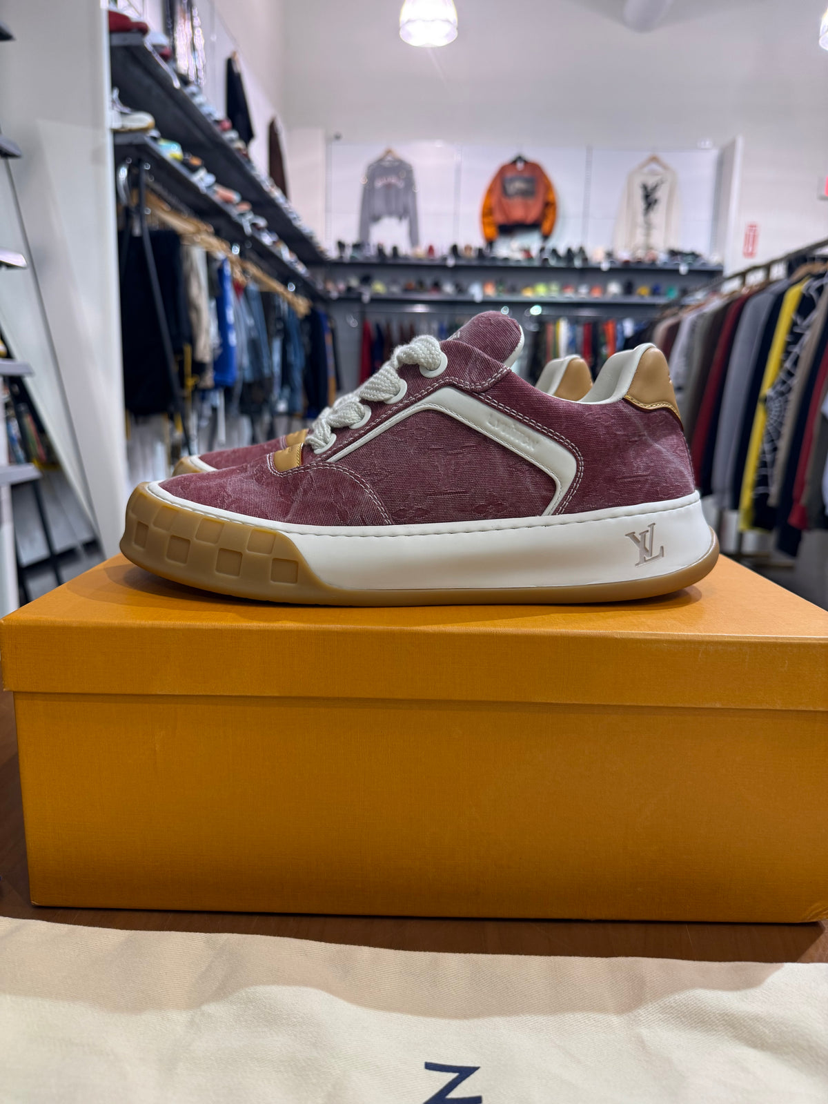 Preowned Louis Vuitton Tilted Sneaker 1AKN74