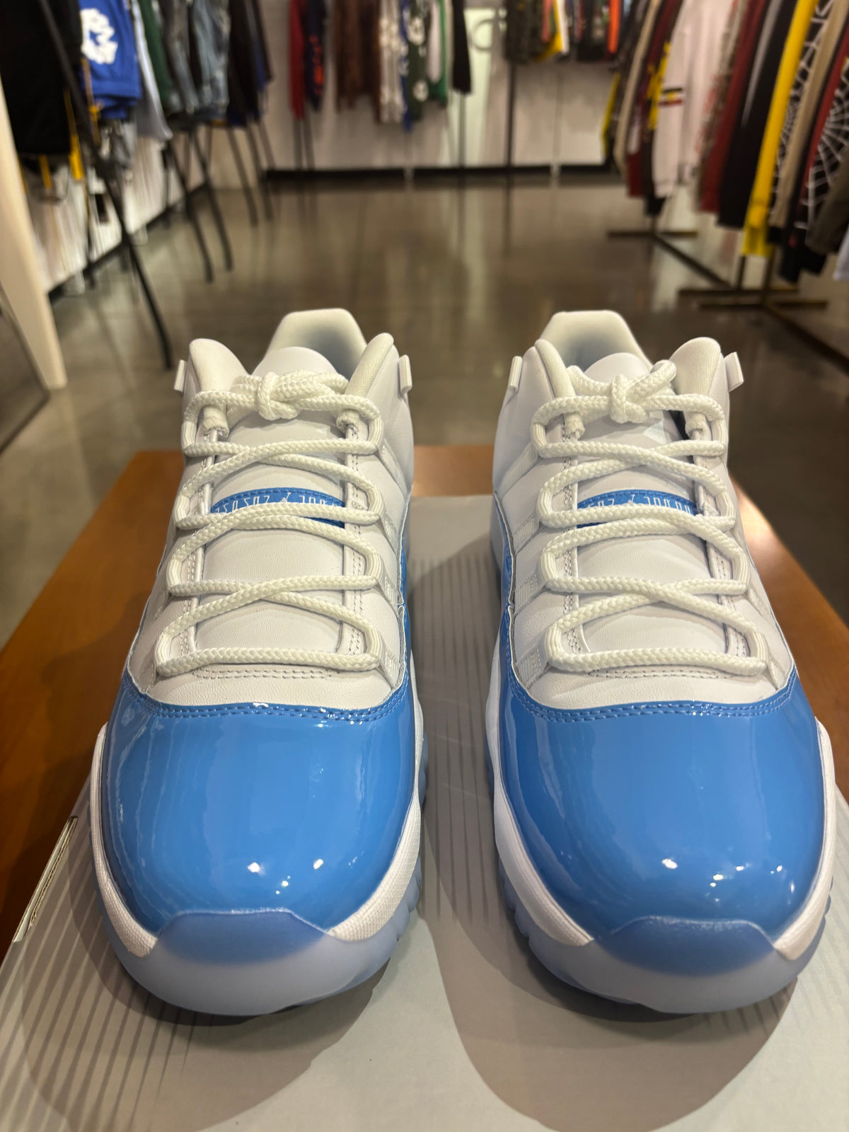 Air Jordan 11 Low University Blue
