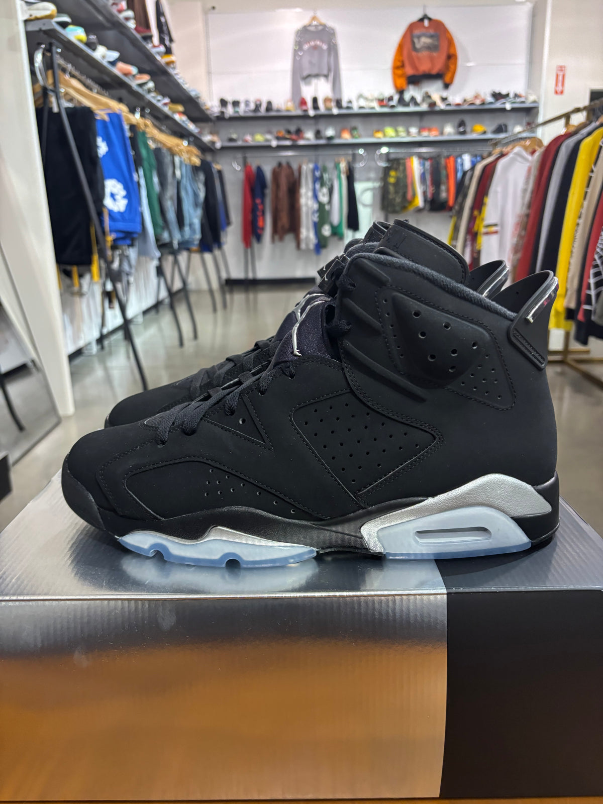 Air Jordan 6 Chrome
