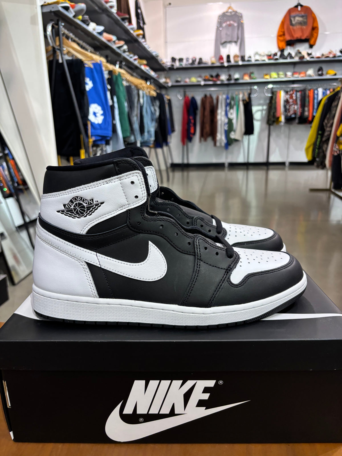 Air Jordan 1 Black White