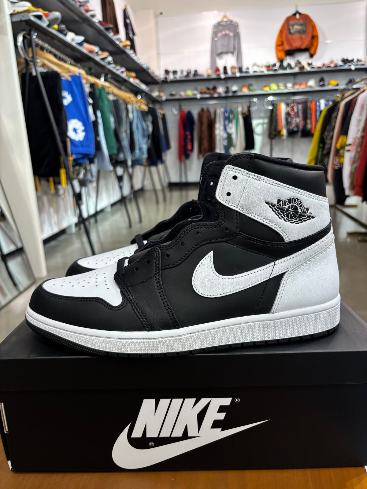 Air Jordan 1 Black White