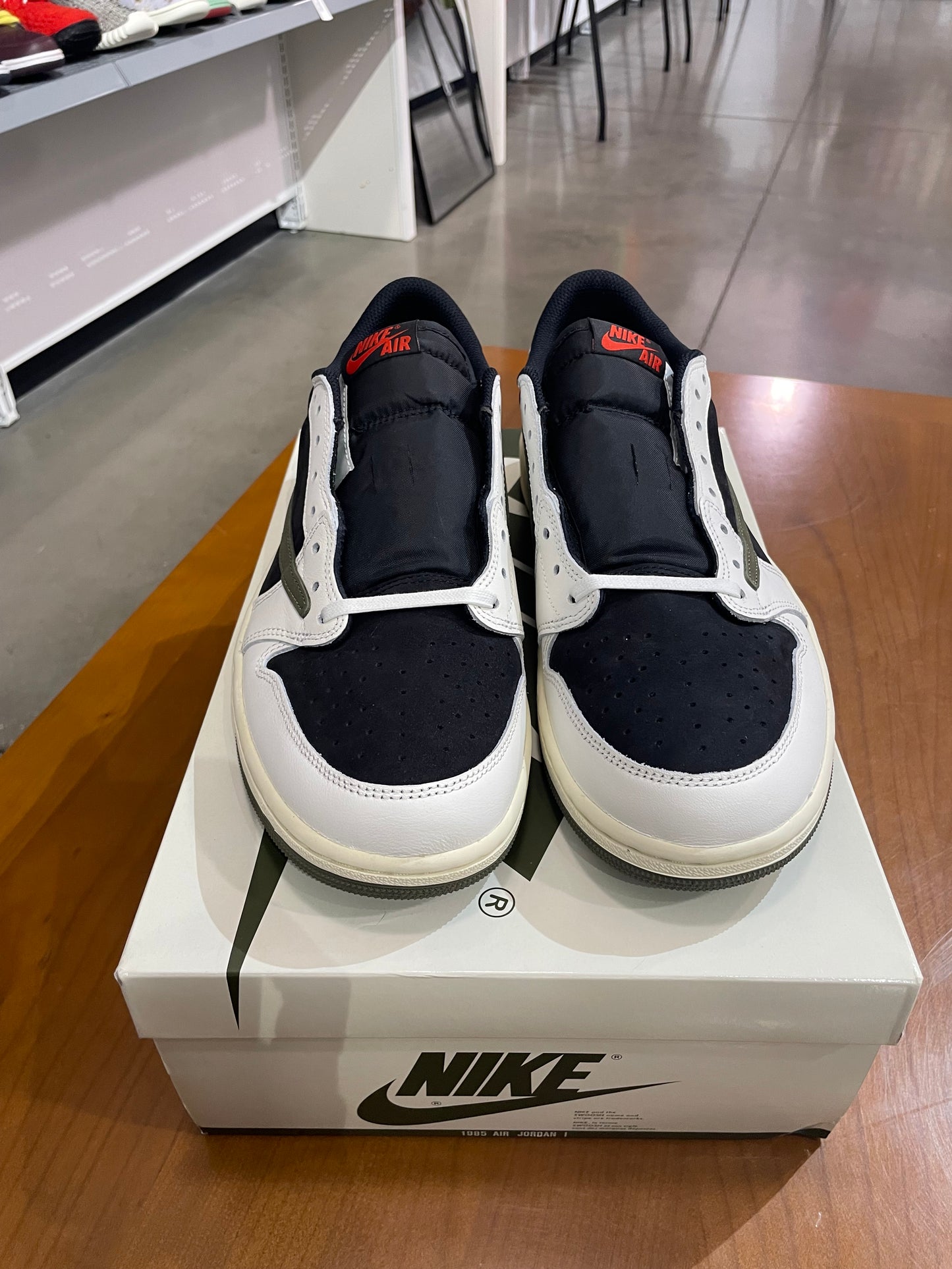 Travis Scott Air Jordan 1 Low Olive