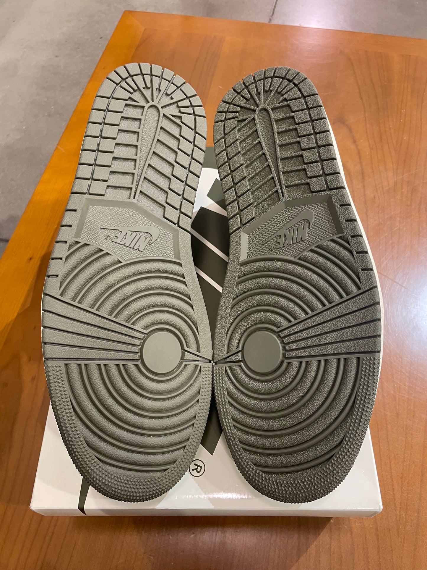 Travis Scott Air Jordan 1 Low Olive