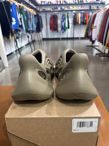 Yeezy Foam Runner Stone Taupe