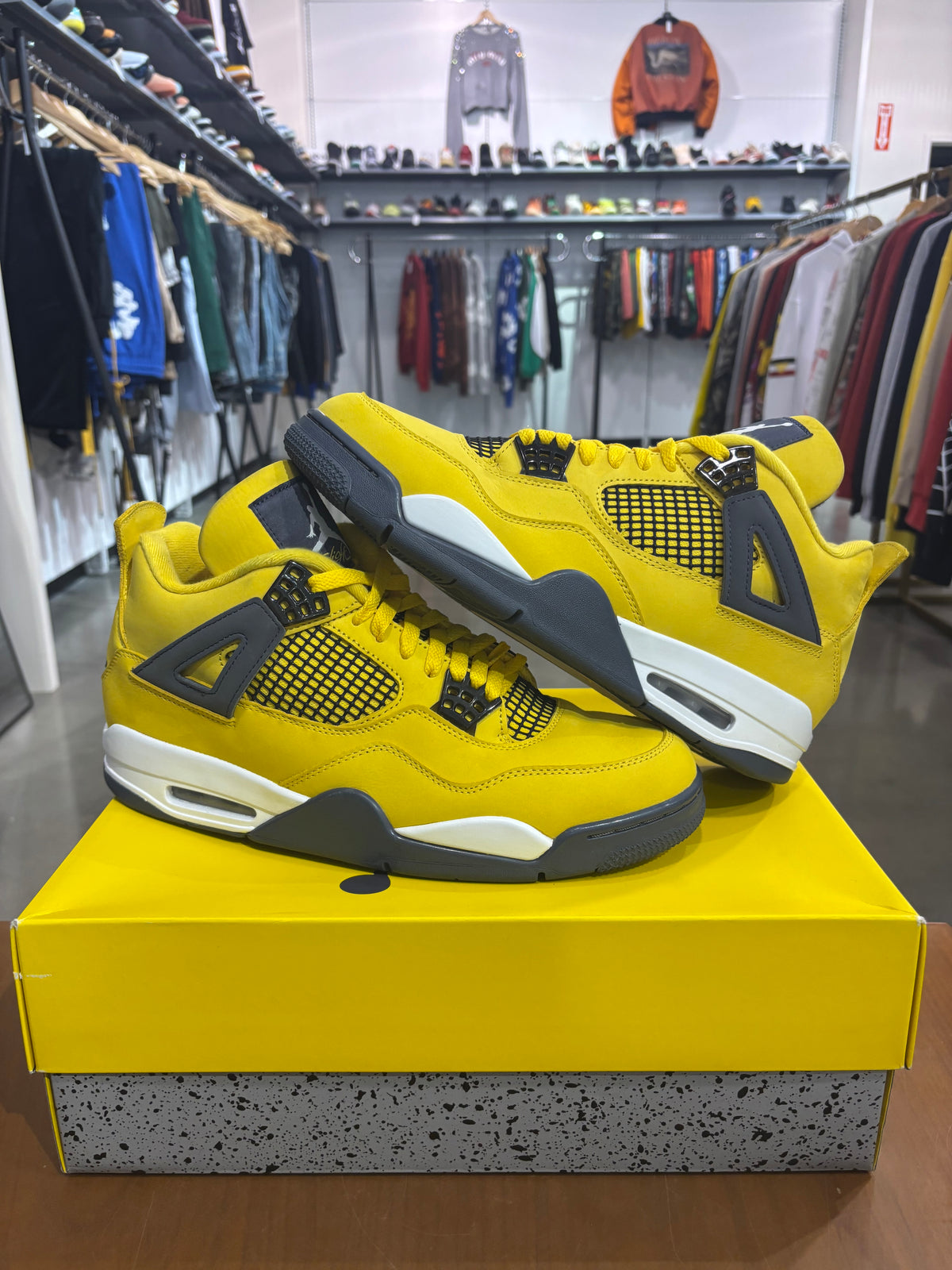 Preowned Air Jordan 4 Lightning