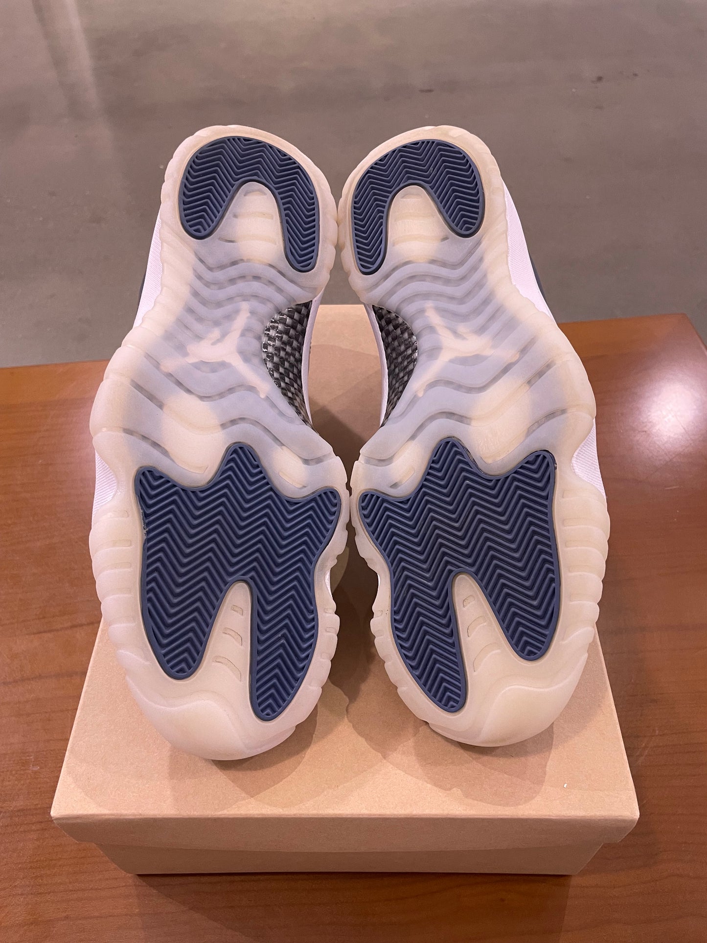 Preowned Air Jordan 11 Low Diffused Blue