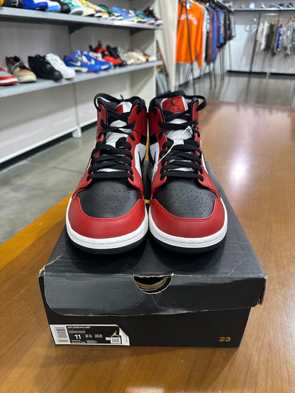Preowned Air Jordan 1 Mid Chicago Toe