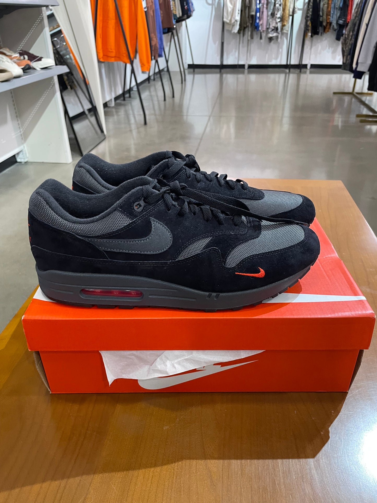 Preowned Air Max 1 Bred