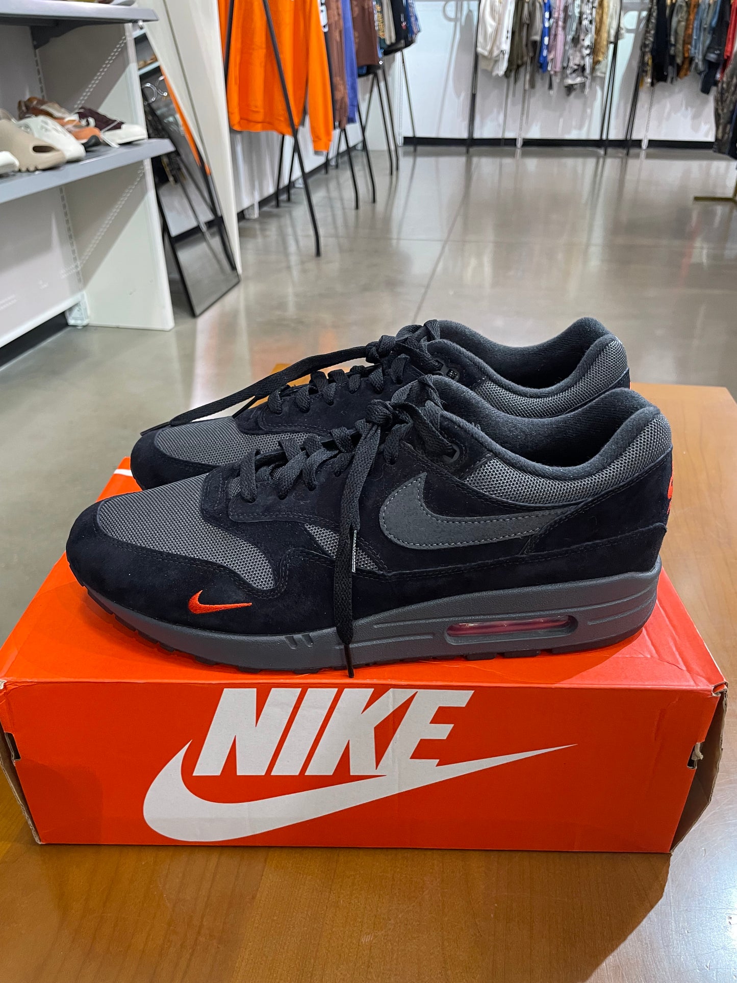 Preowned Air Max 1 Bred