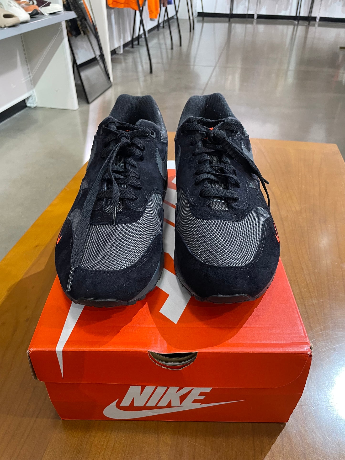 Preowned Air Max 1 Bred