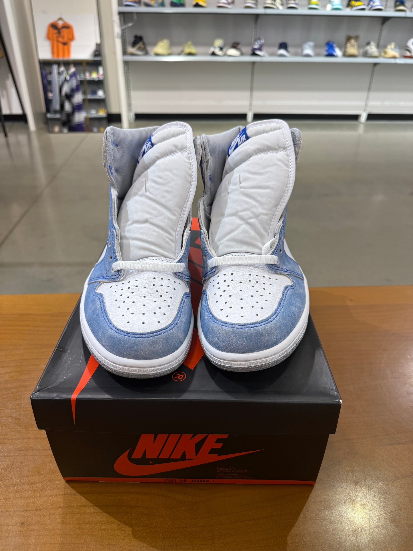 Air Jordan 1 Hyper Royal